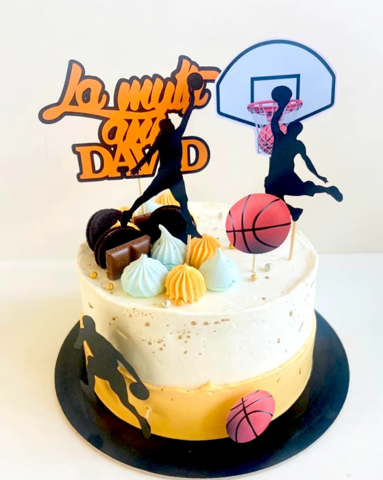 Topper de tort cu element special din carton sub forma de mingii, manusa si cos de basket [4]
