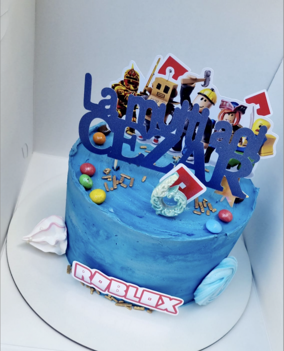 Topper de tort  personalizat cu element special din carton sub forma de  5 elemente din jocul Roblox - logo, patratul rosu si grup cu personaje [3]