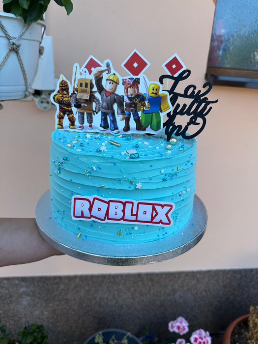 Topper de tort  personalizat cu element special din carton sub forma de  5 elemente din jocul Roblox - logo, patratul rosu si grup cu personaje [8]