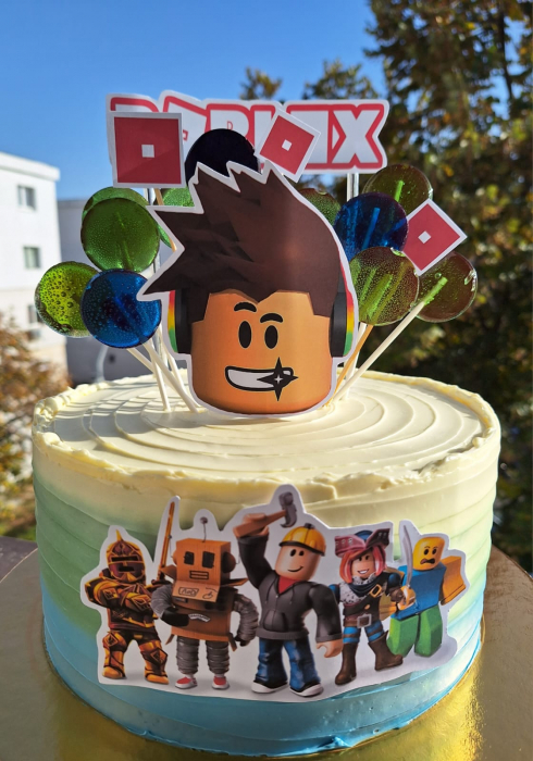Topper de tort  personalizat cu element special din carton sub forma de  5 elemente din jocul Roblox - logo, patratul rosu si grup cu personaje [2]