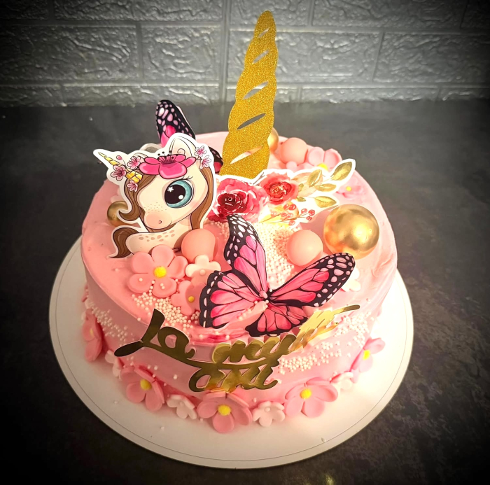 Topper de tort cu element special din carton sub forma de cap de corn de unicorn auriu glitter cu coronita din flori [7]