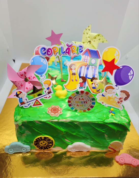 Topper tort cu cartonas pe care scrie Copilarie in format curcubeu [2]
