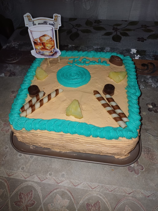 Topper de tort cu element special din carton sub forma de pahar de Whisky [4]