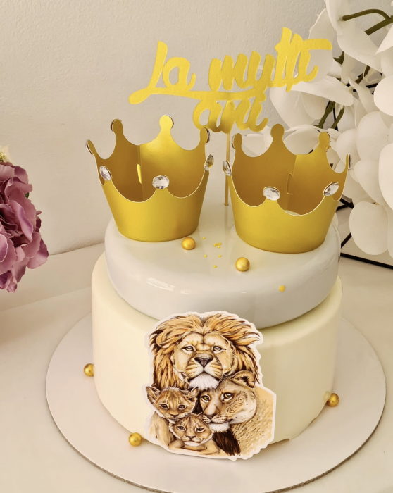 Topper de tort  personalizat cu element special din carton sub forma de  familie de lei [2]