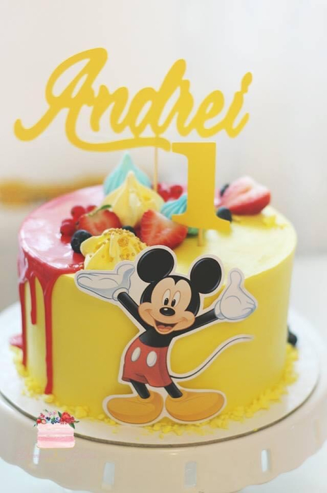 Topper de tort  personalizat cu element special din carton sub forma de Mikey vesel cu mainile in sus [4]