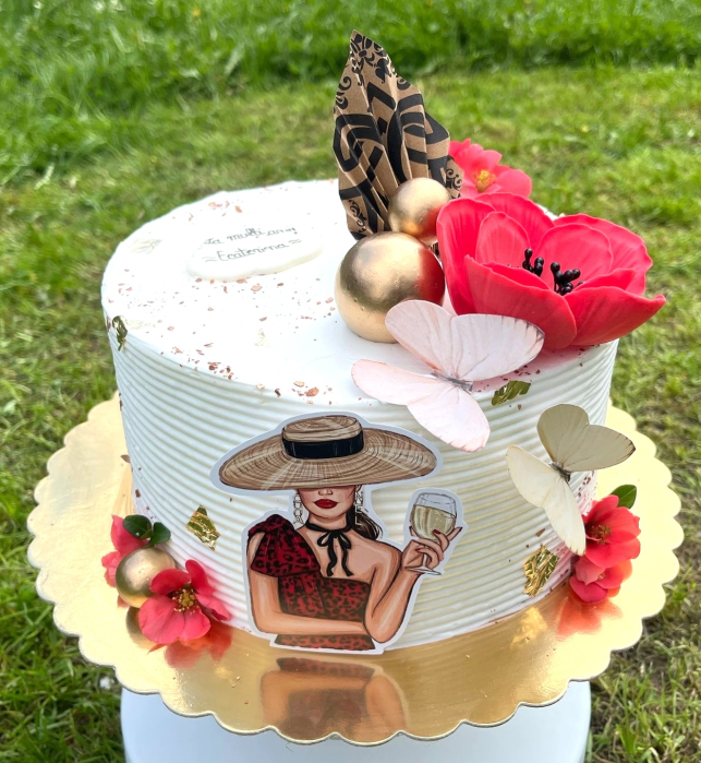 Topper de tort  personalizat cu element special din carton sub forma de  femeie tanara sexy cu palarie si sampanie [3]