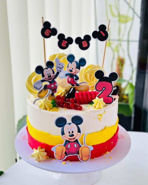 Topper de tort  personalizat cu element special din carton  premium de inalta calitate sub forma de Mickey simpatic frontal care sta jos [4]