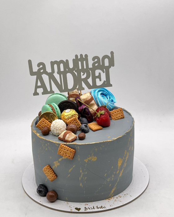 Decoratiune tort personalizata cu La multi ani Andrei argintiu mat [4]
