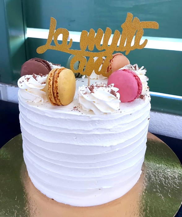 Topper de tort cu element special din carton sub forma de mesaj cu La multi ani auriu glitter [16]