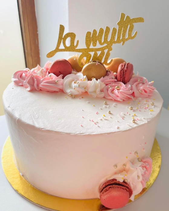 Topper de tort cu element special din carton sub forma de mesaj cu La multi ani auriu glitter [2]