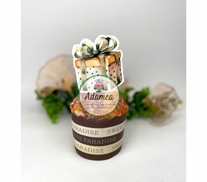 Topper de tort cu element special din carton sub forma de cadou verde, crem pastel de Craciun [1]