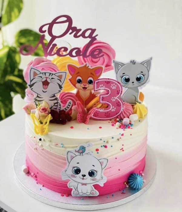 Topper de tort cu element special din carton sub forma de cifra 3 roz cu labute [2]