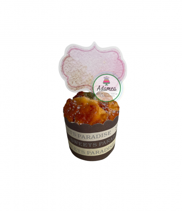 Topper de tort  personalizat cu element special din carton sub forma de  stegulet roz pal cu auriu care se poate personaliza cu nume [1]