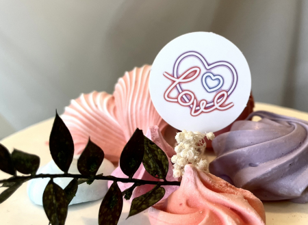 Topper tort cu cartons rotund cu Love tip neon