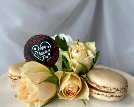 Decor de tort cu inima cu happy valentine s day