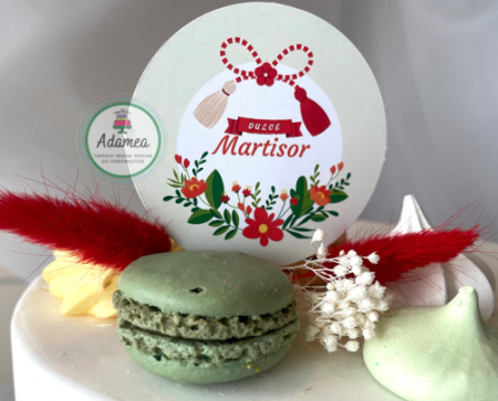 Martisor - Decor de tort cu ornament din carton cu flori de martisor