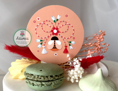 Martisor - Decor de tort cu topper din carton cu gargarita de martisor