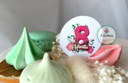 Mini decoratiune de tort cu ornament din carton cu 8 martie cu flori