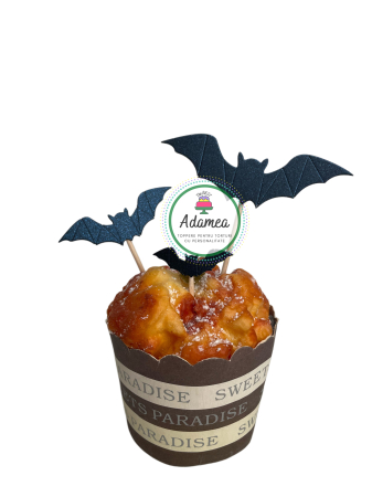 Pentru fetițe - Topper de tort  personalizat cu element special din carton sub forma de  3 lilieci negri ideali pentru tematicile de Halloween,  Batman, Vampinina, Wednesday etc.