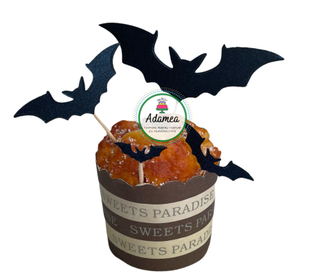 Pentru fetițe - Topper de tort  personalizat cu element special din carton negru sub forma de 4 lilieci pentru Halloween, Vampirina, Batman, Wednesday etc.