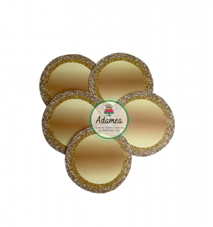Topper de tort personalizat cu element special din carton sub forma de cerc auriu care se poate personaliza cu numele sarbatoritului [1]
