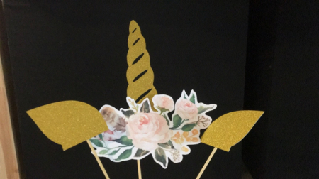 Corn unicorn cu flori