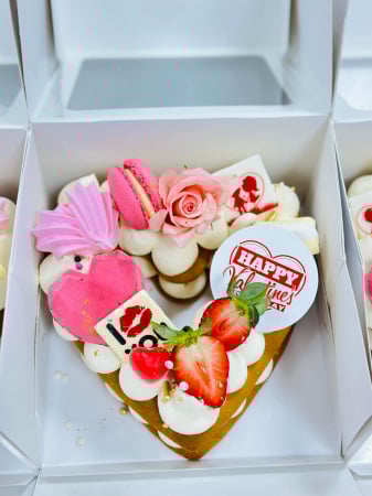 Topper de tort cu element special din carton sub forma de cerc cu Happy Valentine s day [0]