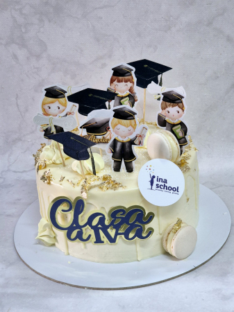 Topper tort cu stegulet din carton cu absolvent, toca si diploma [1]
