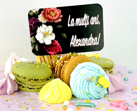 Nume - Topper elegant din carton cu numele Alexandra cu flori pastel pe fundal negr