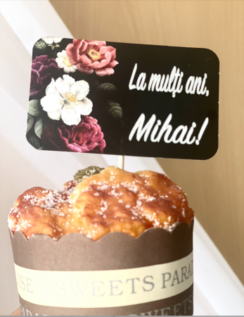 Topper elegant din carton cu numele Mihai pentru tort