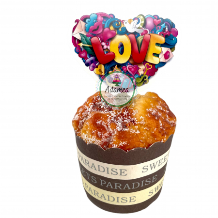 Topper de tort cu element special din carton sub forma de inimioara din cadouri cu LOVE
