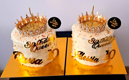 Topper de tort cu placuta din carton negru cu La multi ani tip auriu [8]