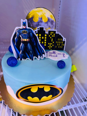 Suita de tort cu personajul Batman [11]
