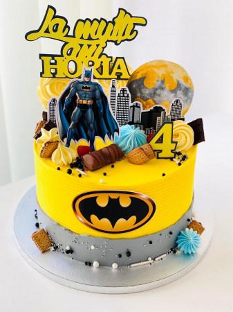 Suita de tort cu personajul Batman