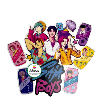 Topper de tort  personalizat cu element special din carton sub forma de logo, baieti si doze de Soda Pop de la Saja boys by Huntrix