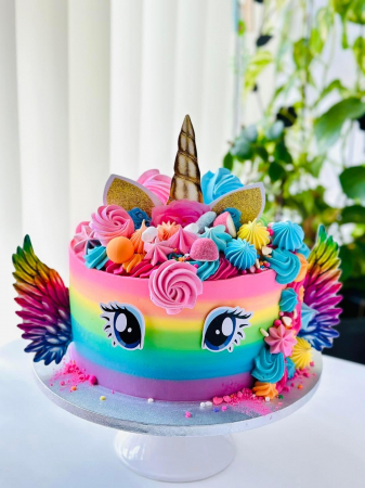 Unicorn - Topper de tort cu element special din carton sub forma de unicorn cu corn, ochi si aripi
