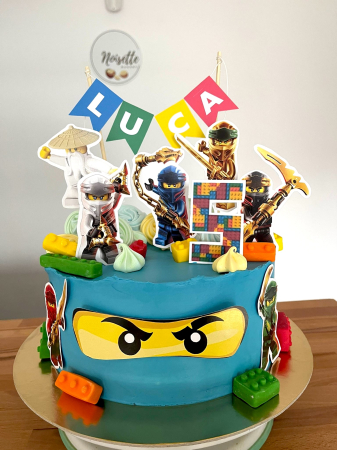 Suita de toppere de tort cu figurine din carton cu personajele din Lego Ninjago. [13]