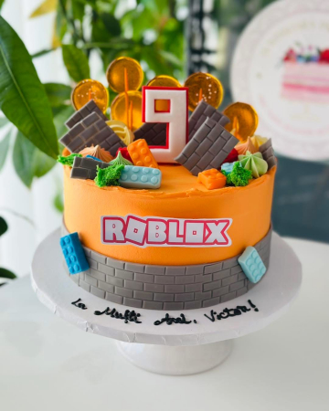 Topper de tort  personalizat cu element special din carton sub forma de  5 elemente din jocul Roblox - logo, patratul rosu si grup cu personaje [6]