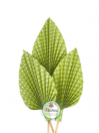 Topper de tort cu element special din carton sub forma de evantai sau frunza de palmier verde cu flori