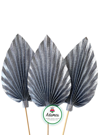 Topper de tort  personalizat cu element special din carton sub forma de  evantai festiv sau frunza de palmier slipitoare argintiu [1]