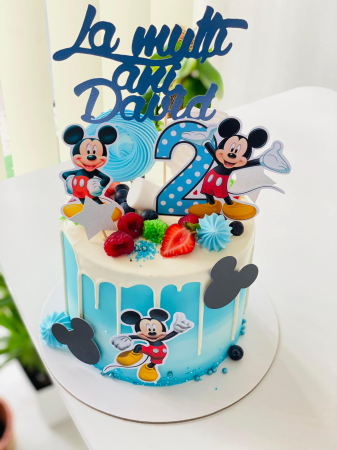 Topper de tort  personalizat cu element special din carton sub forma de Mickey cu cifra 2 bleu cu buline albe [1]