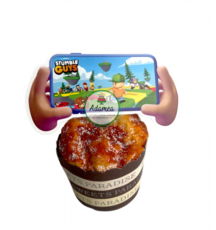 Pentru băieți - Topper de tort  personalizat cu element special din carton sub forma de  ecran cu jocul Stumble Guys si doua maini care se joaca