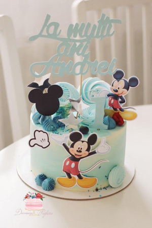 Topper de tort  personalizat cu element special din carton sub forma de Mikey vesel cu mainile in sus [1]