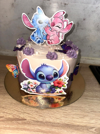 Topper de tort  personalizat cu element special din carton  premium de inalta calitate sub forma  de baby Stitch bebe cu flori [1]