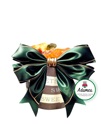 NOUTĂȚI - Topper de tort  personalizat cu element special din carton sub forma de fundita printata tip satin verde cu contur auriu dublata