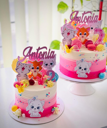 Topper de tort cu element special din carton sub forma de cifra 2 roz cu labute [1]