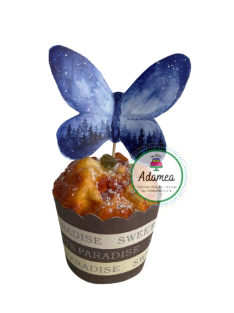 NOUTĂȚI - Topper de tort  personalizat cu element special din carton cu fluturas mare albastru cu peisaj de iarna ideal si pentru Frozen
