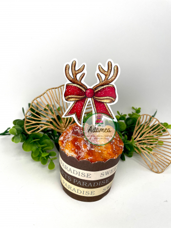 Topper tort cu decor din carton cu fundita rosie si roarne de ren