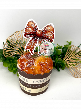 Topper de tort cu element special din carton sub forma de fundita tip turta dulce
