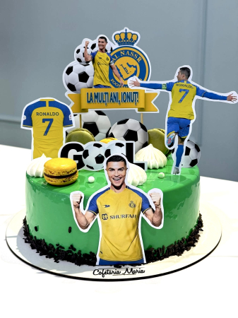 Topper de tort  personalizat cu element special din carton sub forma de placheta cu jucatorul de fotbal Ronaldo si banner personalizabil cu nume si urare [1]